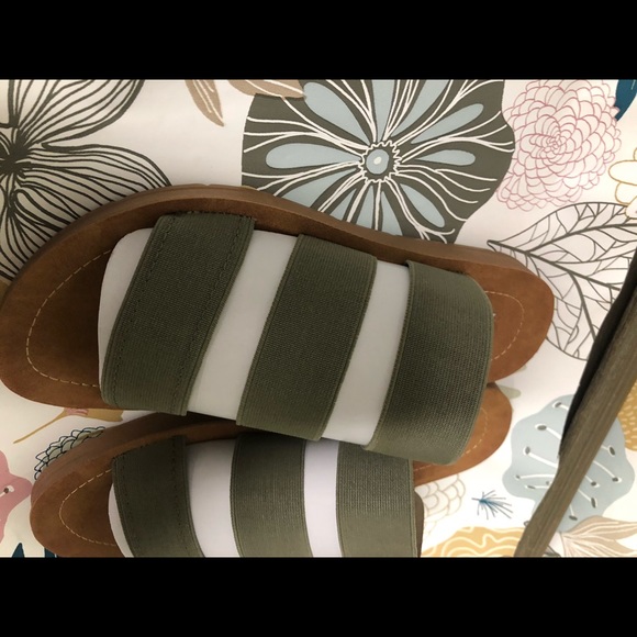 Slide Sandals - Picture 3 of 6